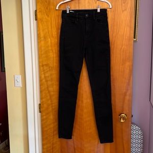 Black women’s American Eagle jeans
